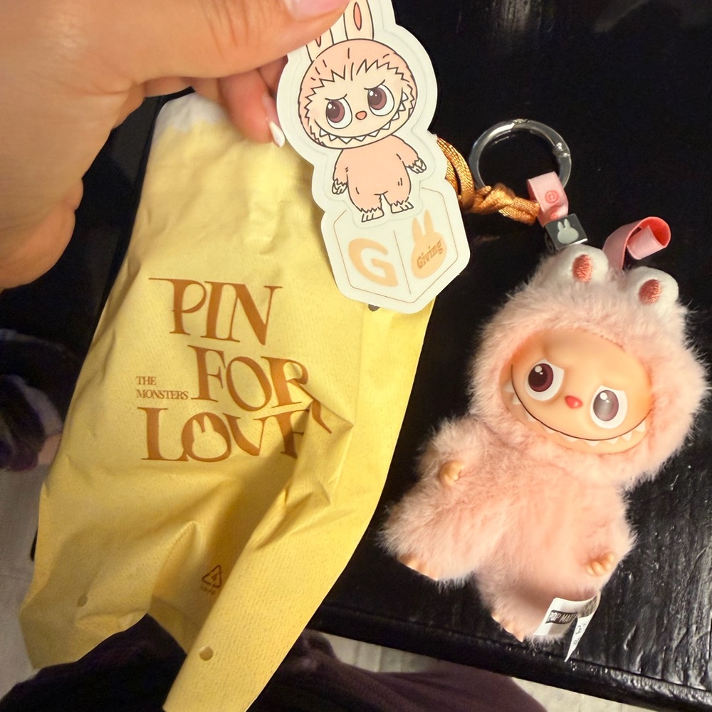 PIN FOR LOVE LETTER G! AUTHENTIC POPMART